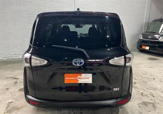 2015 Toyota Sienta - Thumbnail