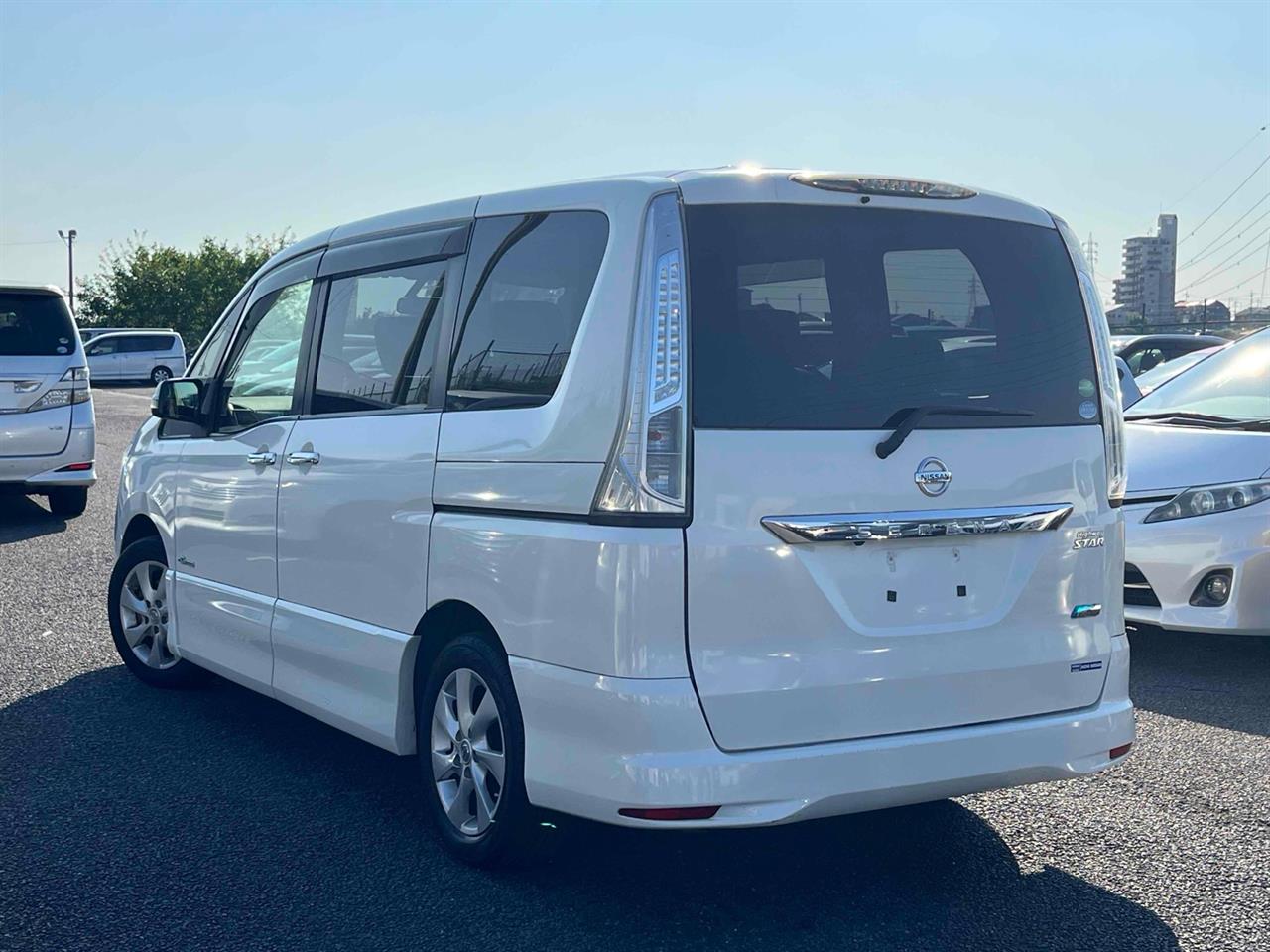 2013 Nissan SERENA