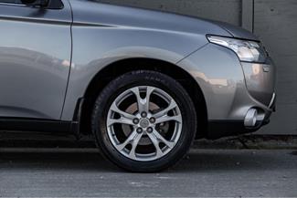 2013 Mitsubishi Outlander - Thumbnail