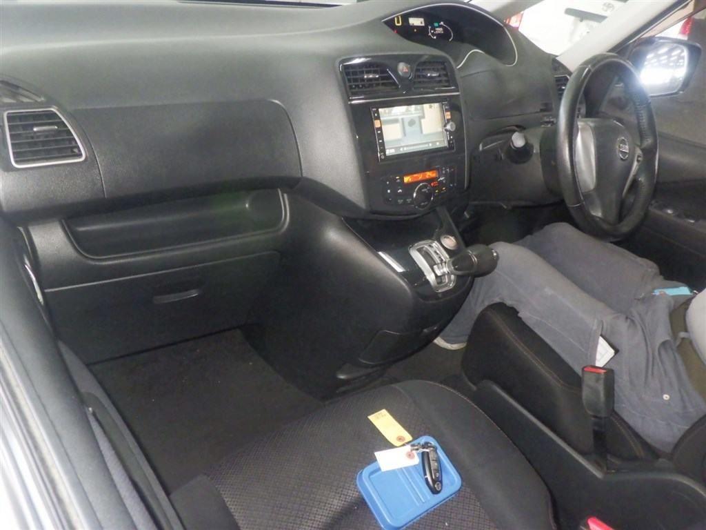 2012 Nissan SERENA