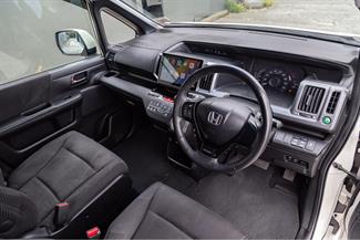 2010 Honda STEPWAGON - Thumbnail