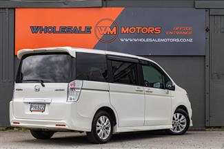 2010 Honda STEPWAGON - Thumbnail