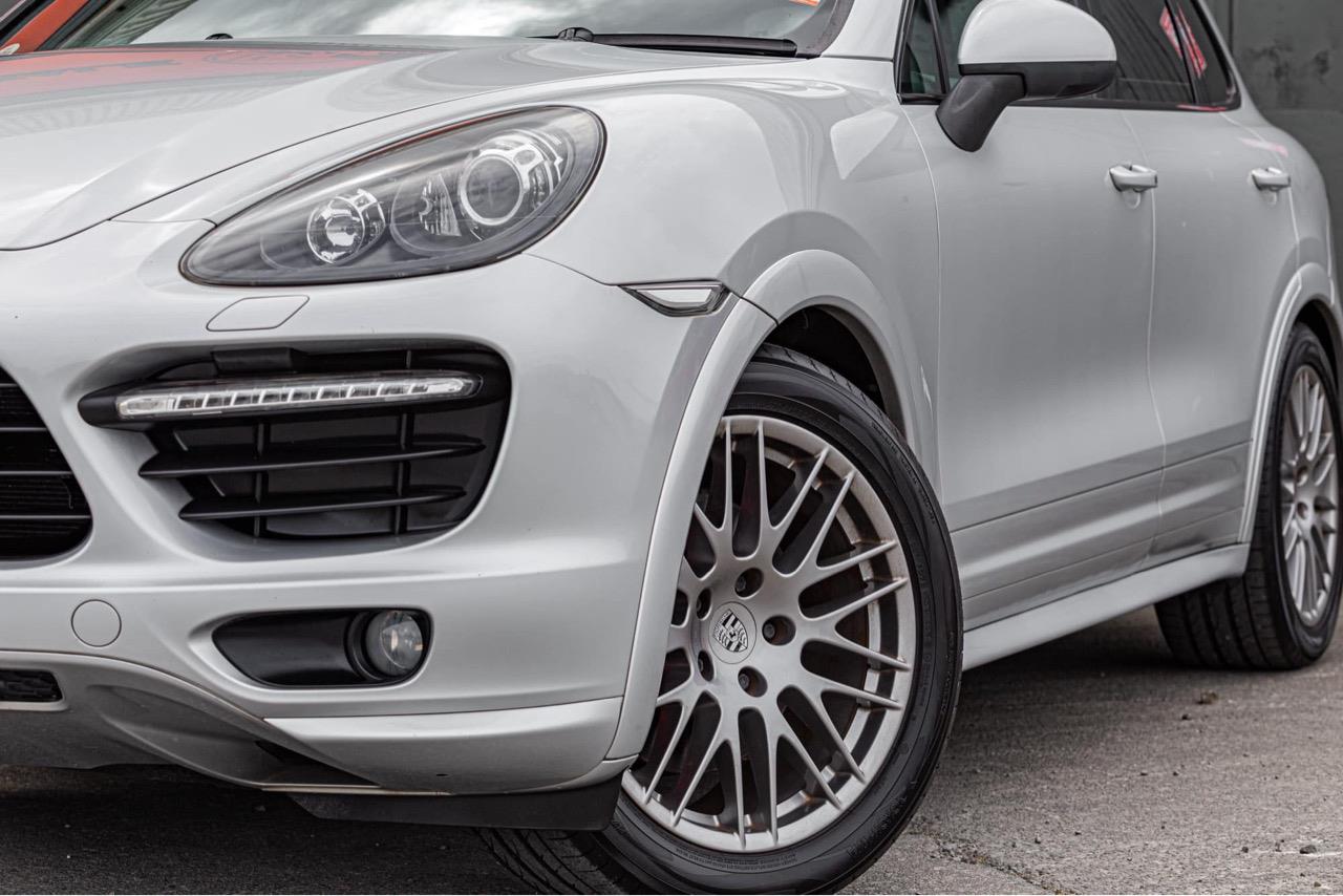 2012 Porsche Cayenne GTS