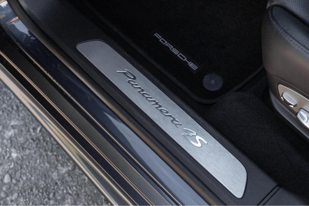 2012 Porsche PANAMERA