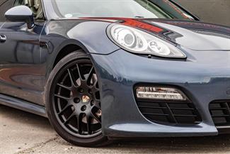 2012 Porsche PANAMERA - Thumbnail